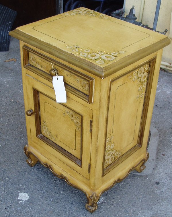 eggnog hand painted with daisies