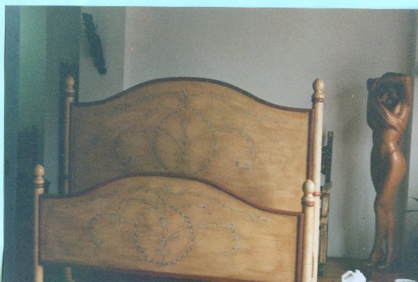 Tulip hand painted bed